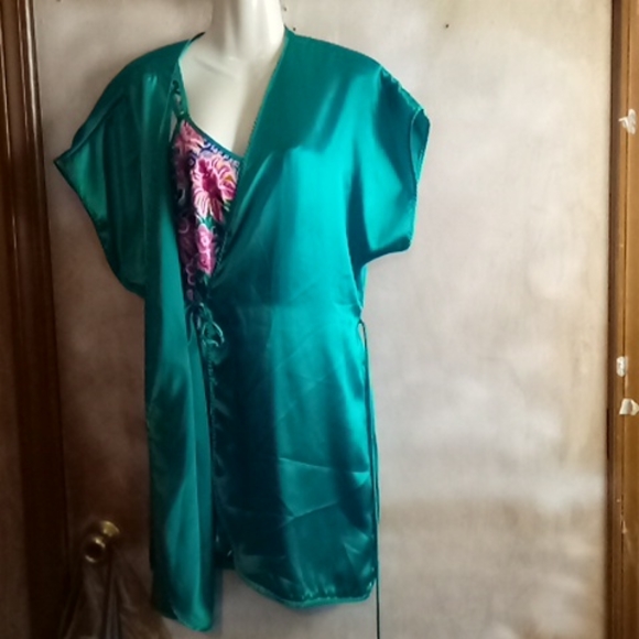 Vintage silky soft robe and floral gown - Picture 1 of 9